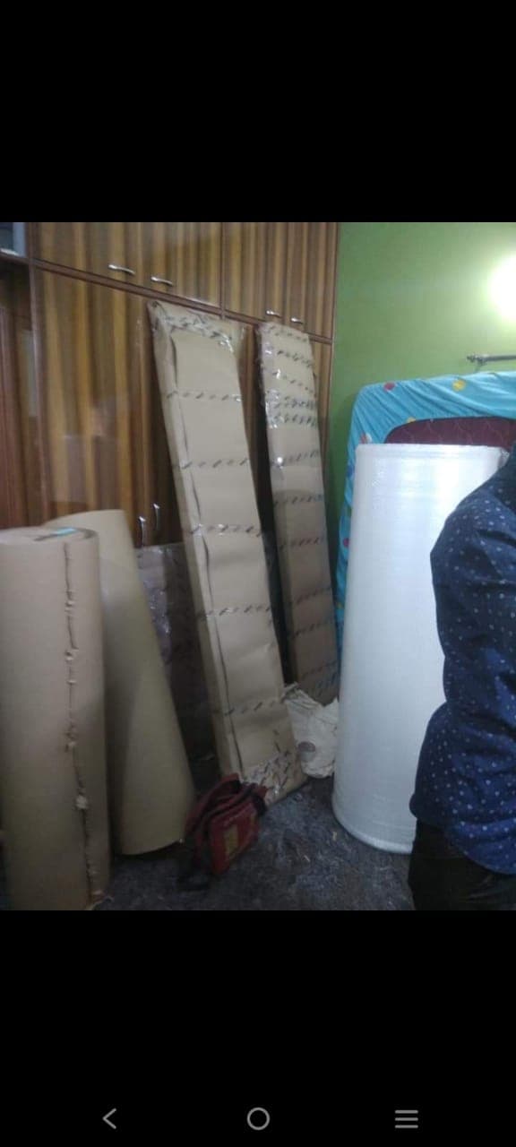 Cardboard rolls, mattress and cupboard corners wrapped for transit